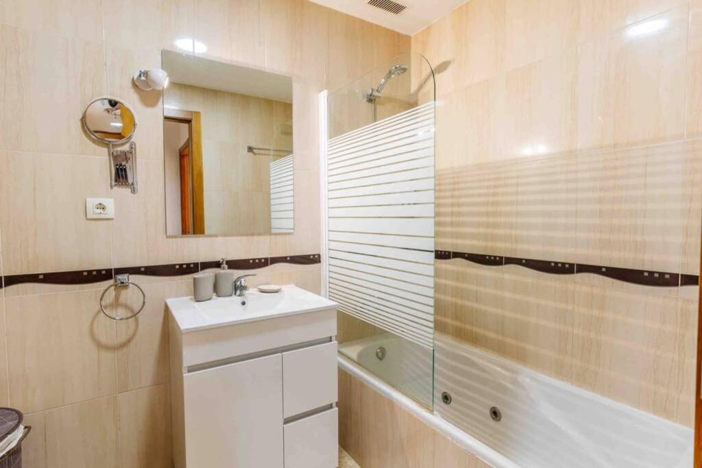 Apartament 5th Level - Terrace, Pool, Paddle, Wifi *